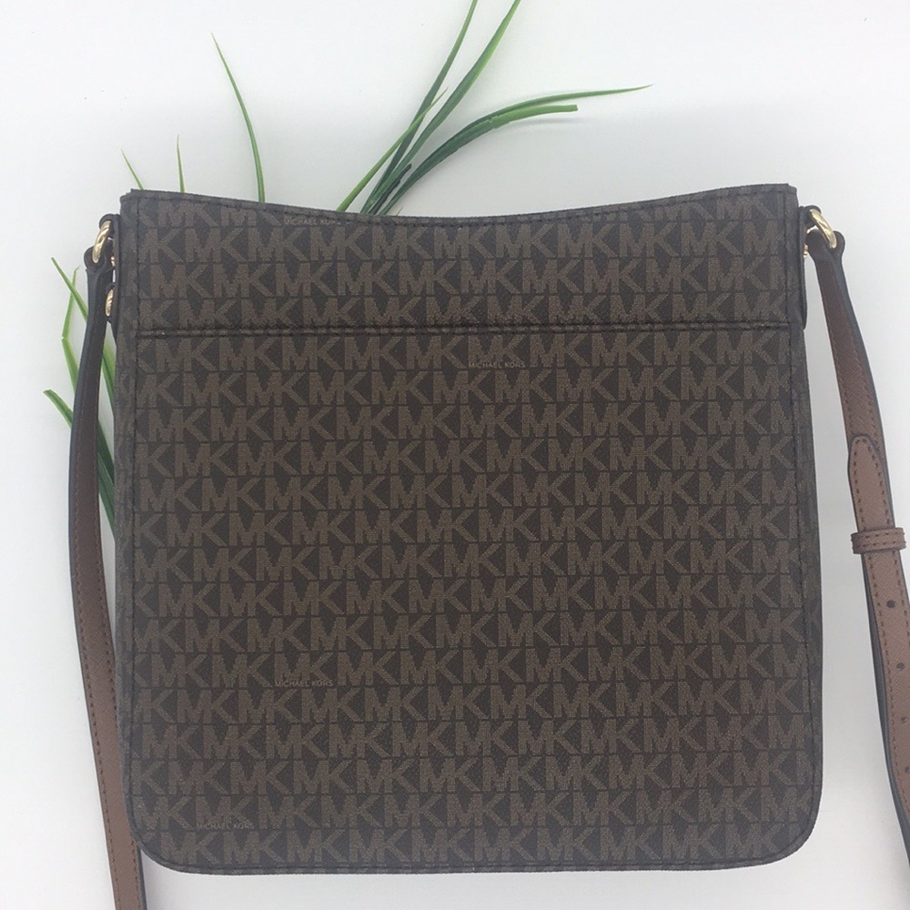 Michael Kors LG MESSENGER Crossbody BROWN - Picture 7 of 16